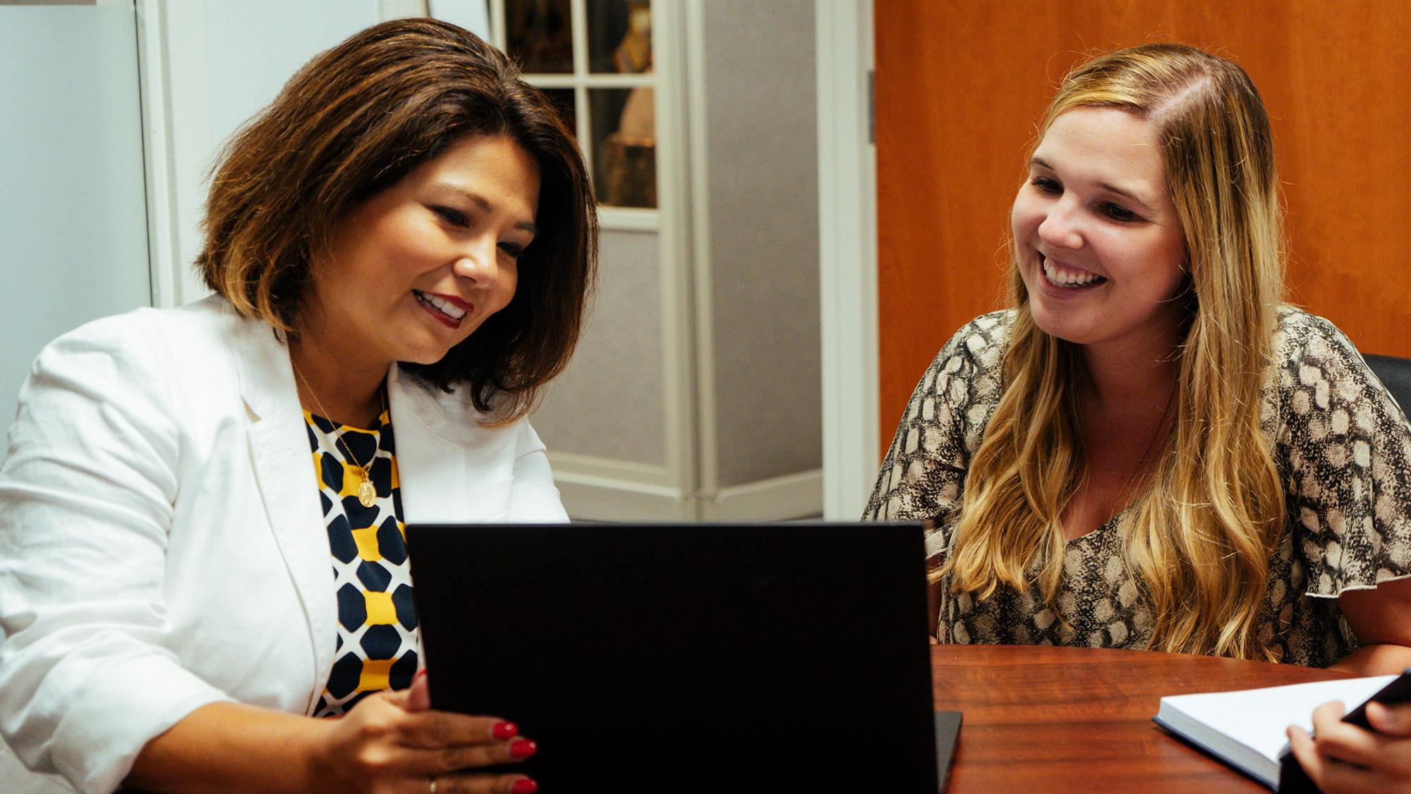 An experience candidate meeting with an employee